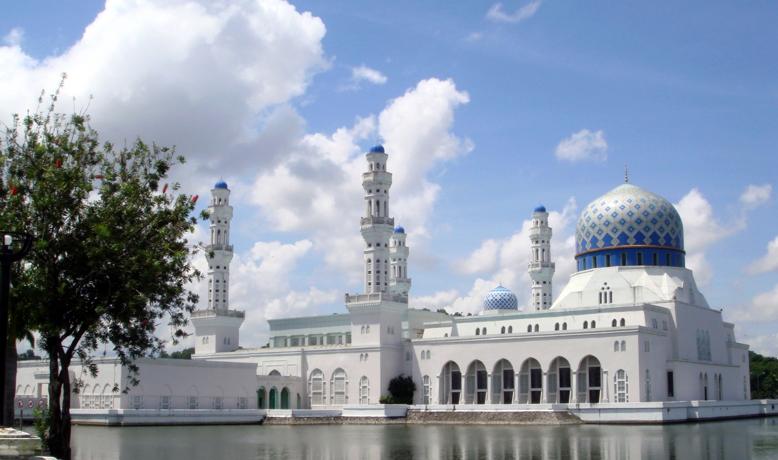 Kota_Kinabalu_mosque » Dee Luxe Journeys